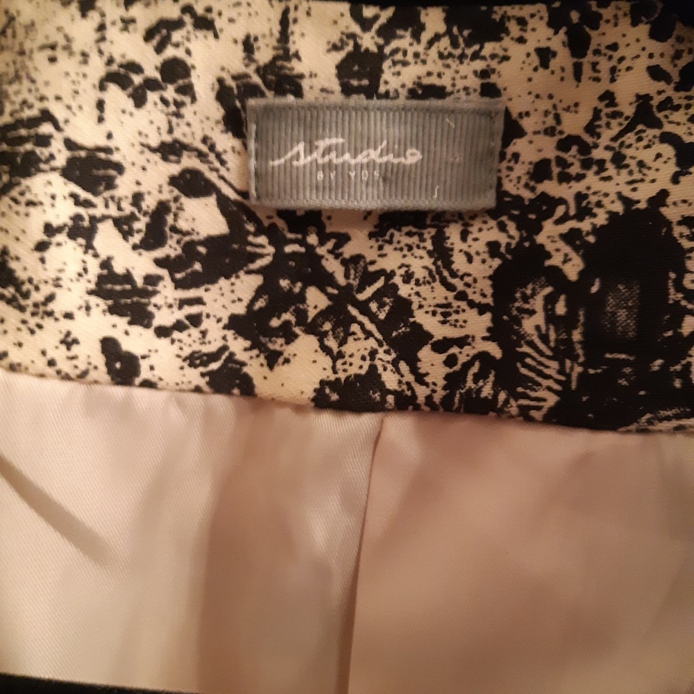 Structured Floral Blazer - Picture 4 of 5